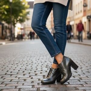 KAMMI Italy Chameleon Green Leather Lace-Up Heeled Ankle Booties Size 5.5